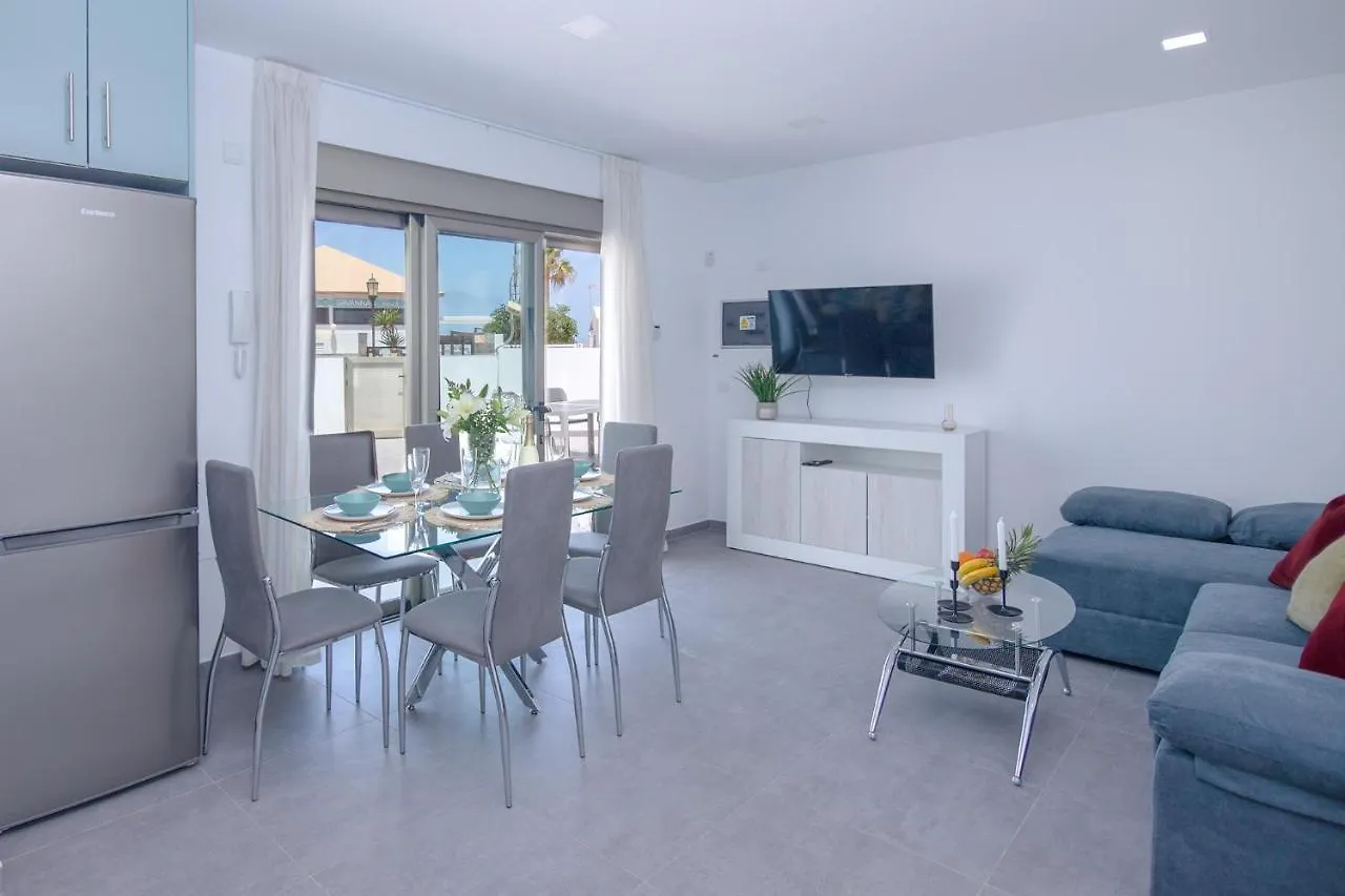 Poris 3 Beachfront Corralejo By Holidays Home联系方式